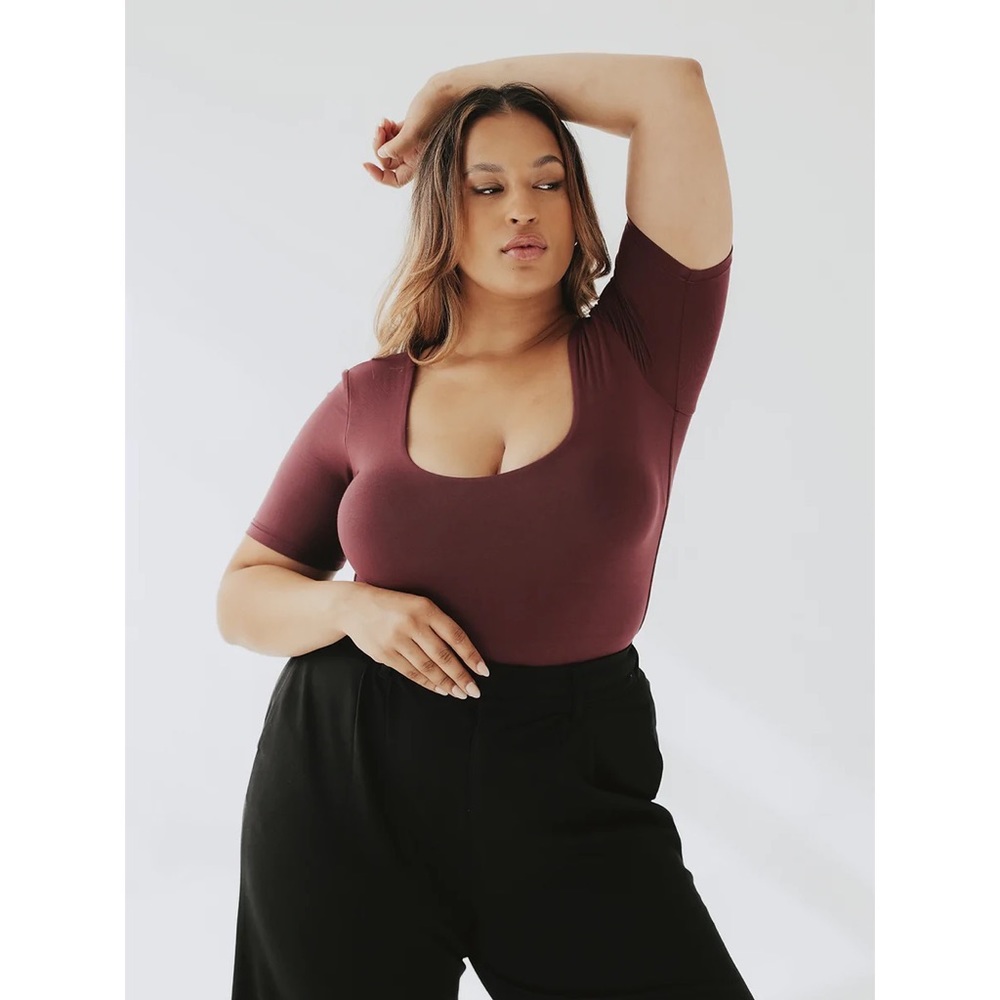 💜 (NWOT) Klassy Network Quarter Sleeve Scoop Bramisuit in Mahogany | XS